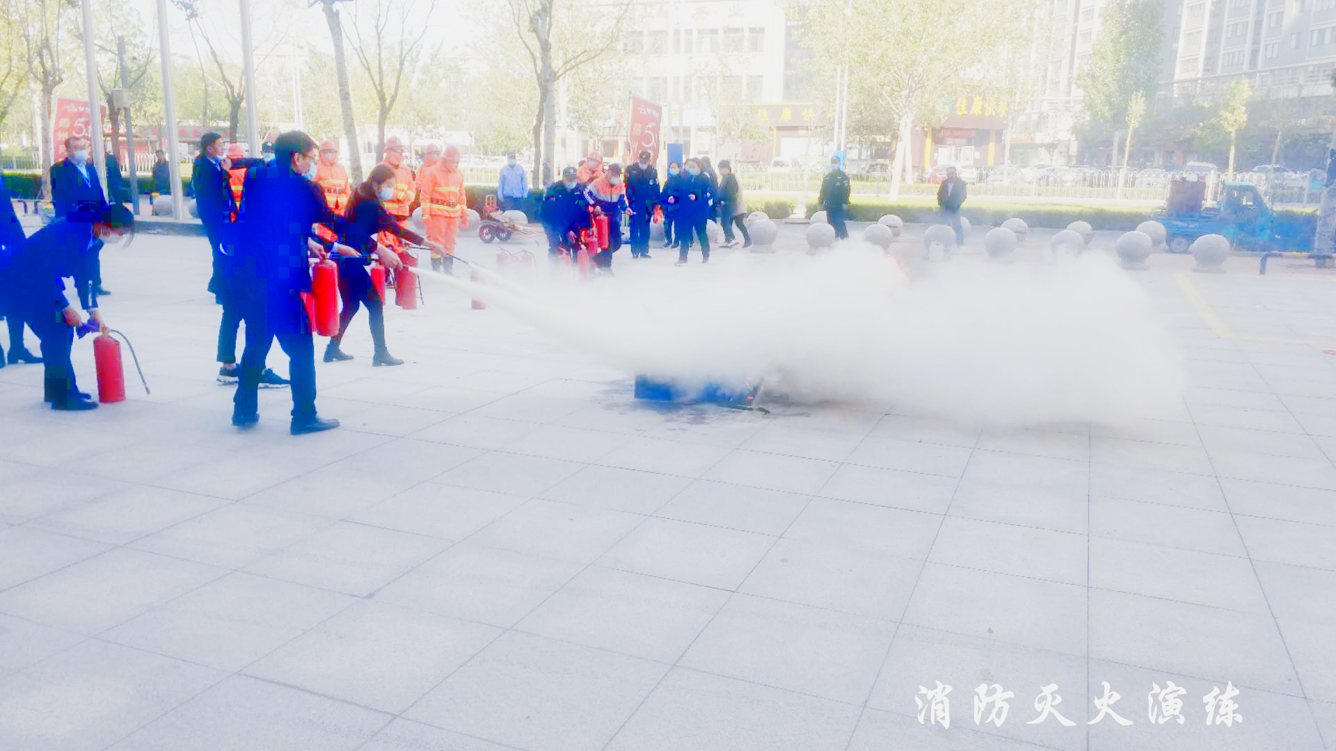 金友物業(yè)公司在月星家居開展消防演練	筑牢商場安全防線