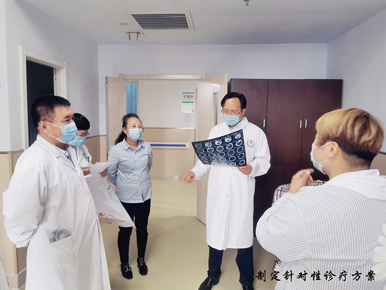 聯(lián)興福樂多失能老人護理贏贊譽 家屬送錦旗表謝意